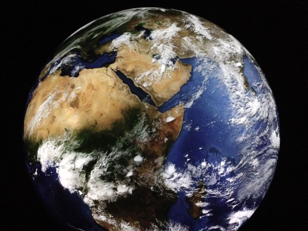 earth - found @ Gasometer - © Tom Loewen | 14x3.de