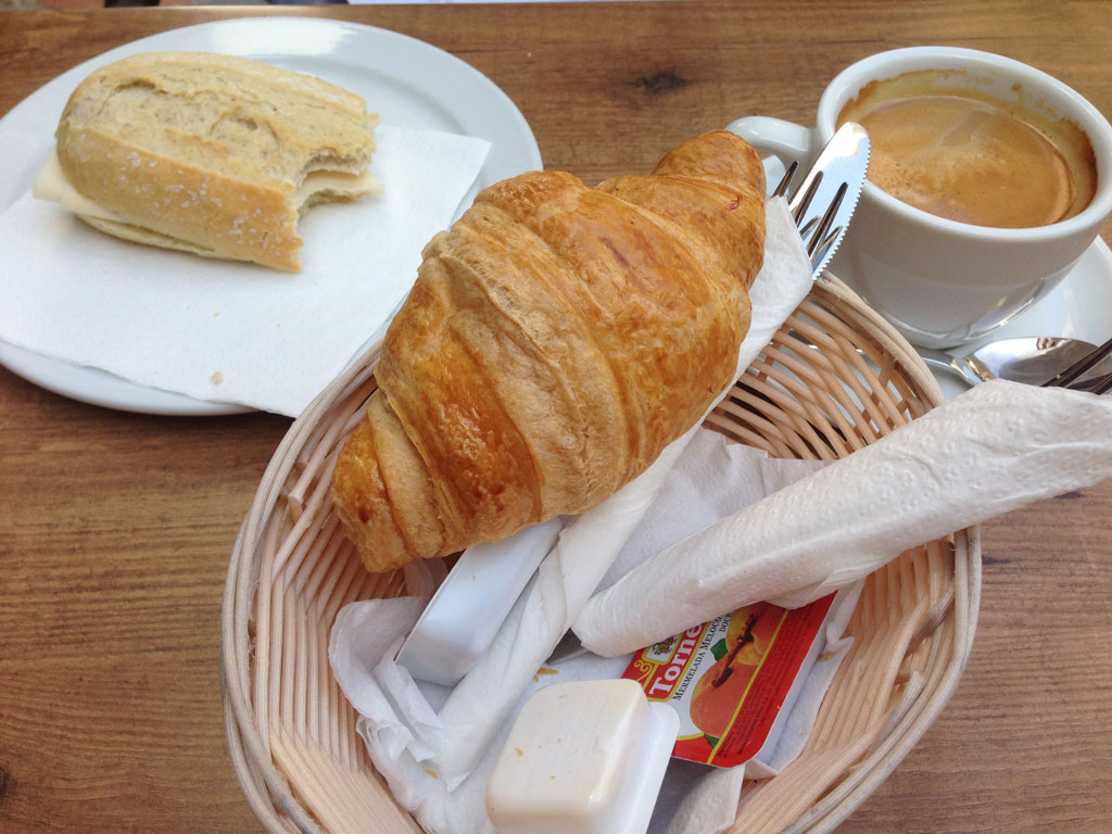 breakfast - simple - © Tom Loewen | 14x3.de